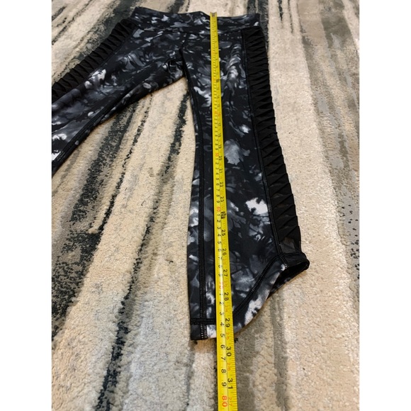 Lululemon Sunshine Salutation Crop - Picture 8 of 9